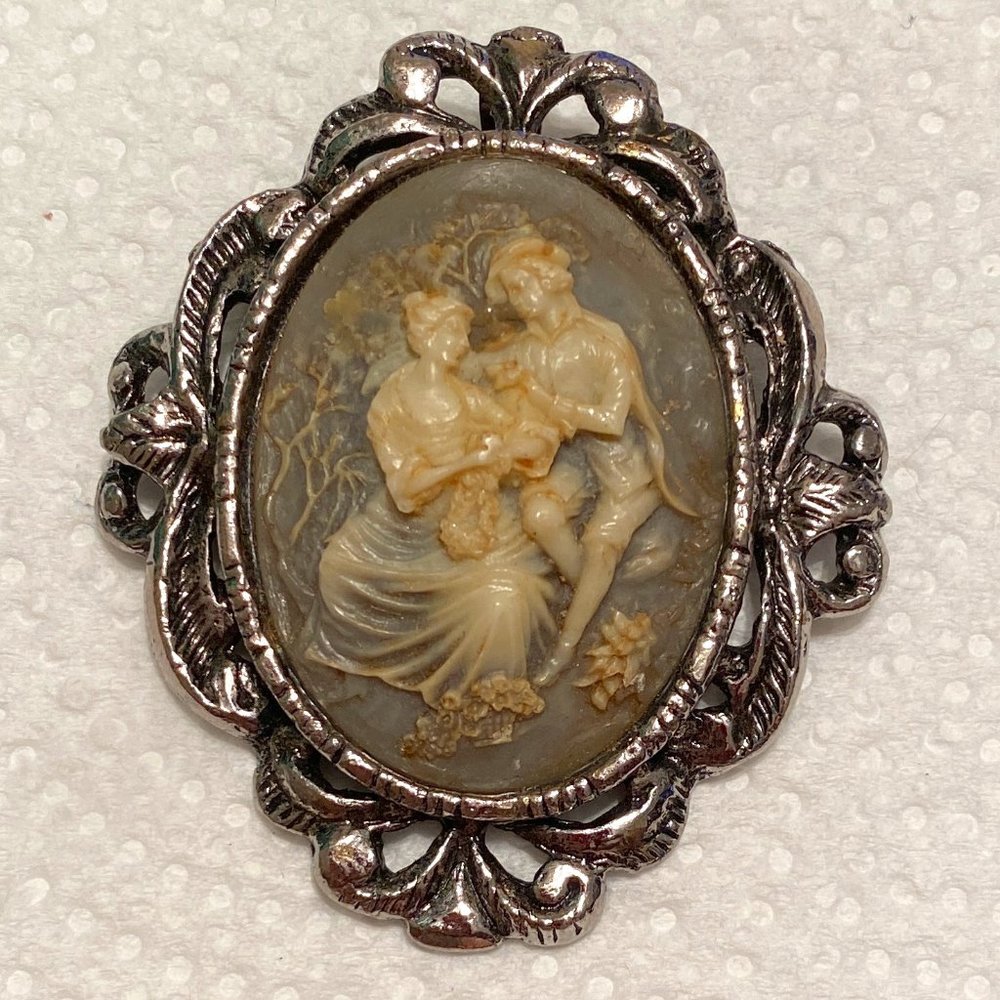 Cameo Brooch Pendant Comb